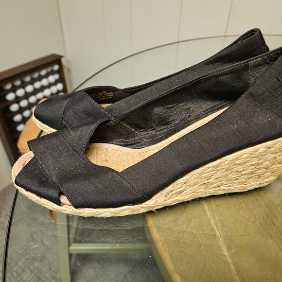 Shoes - Picture 3 of 6